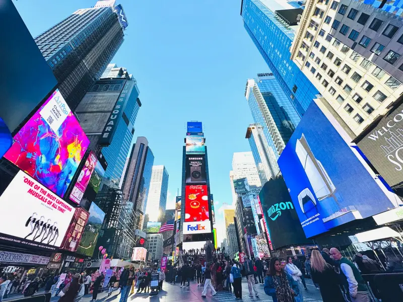 2025年户外大屏媒体投放趋势与效果评估方法解析正文配图 1